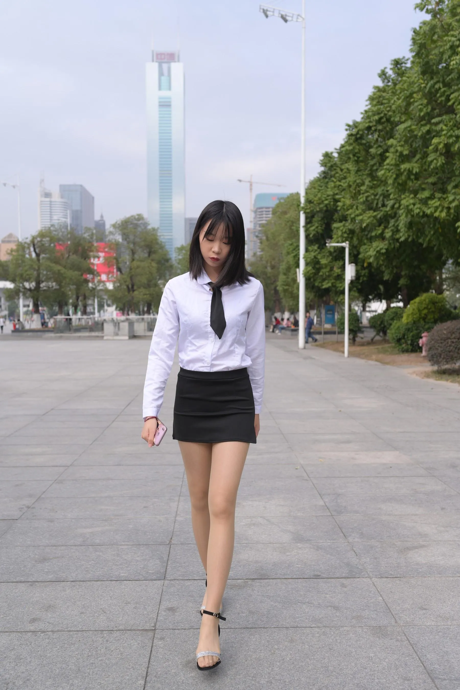 [魔镜街拍] NO.084 程生街拍-商城推销美女长腿肉丝制服 [456P]插图7